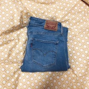 Levi’s 811 Jeans